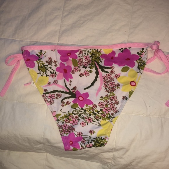 3/$20 or 5 for $25 Bundle Sale❗️ NWT Bikini Swim Bottoms, Sz. L - Picture 3 of 3